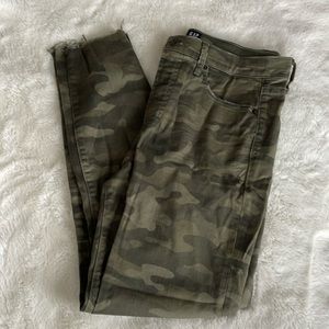 NWOT Gap true skinny jeans in green camo